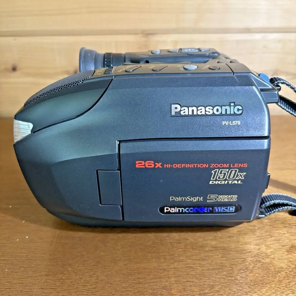 Panasonic PV-L559 VHS-C Analog Camcorder Parts Only Camera, Bag, Manuel Included
